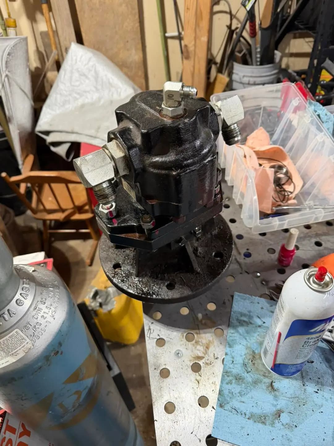 Hydraulic pump repair on farm equipment components