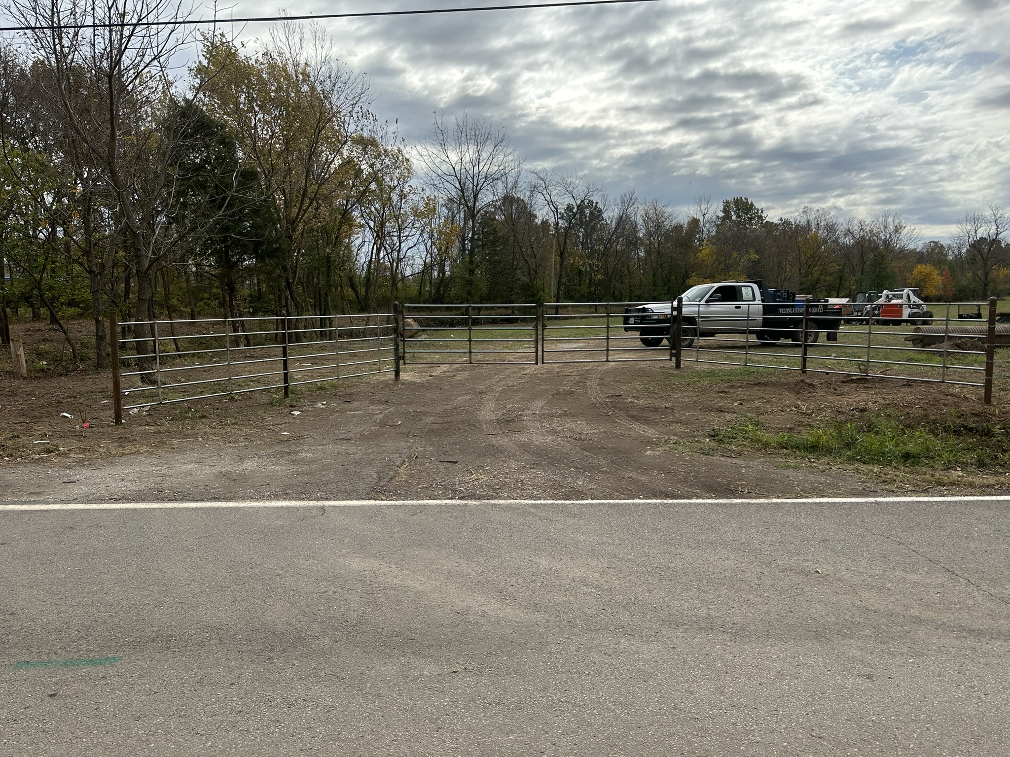 Continuous Fence in Lebanon, MO — photo 1 of 25